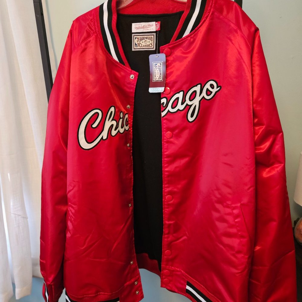 NWT Men's Mitchell and Ness Chicago Bulls Jacket size 3XLB